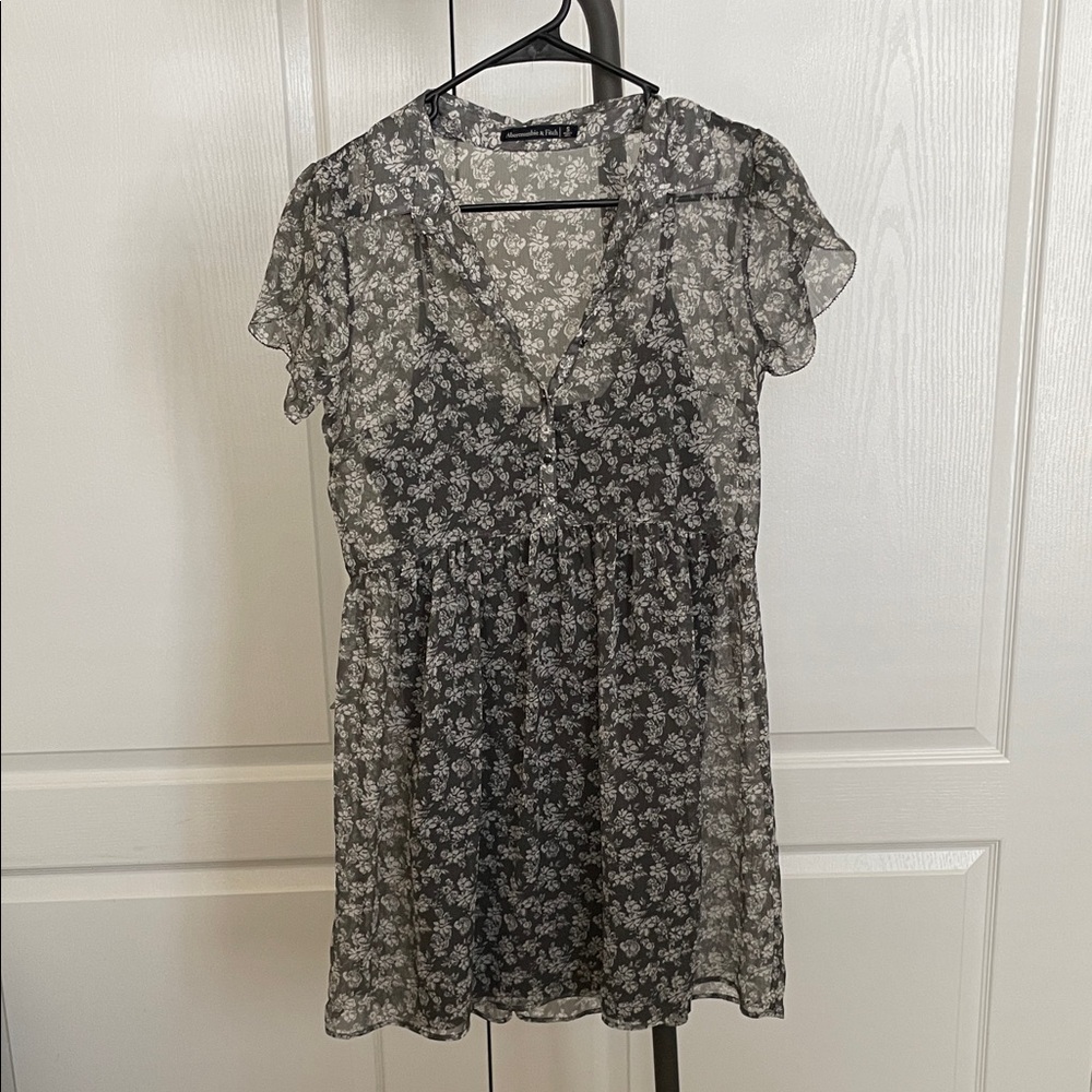 Abercrombie & Fitch Gray Floral Top